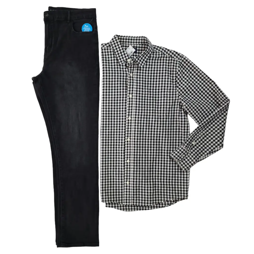 Camisa cuadriculada talla M y pantalón oscuro talla 20(equivale a ralla talla 31)