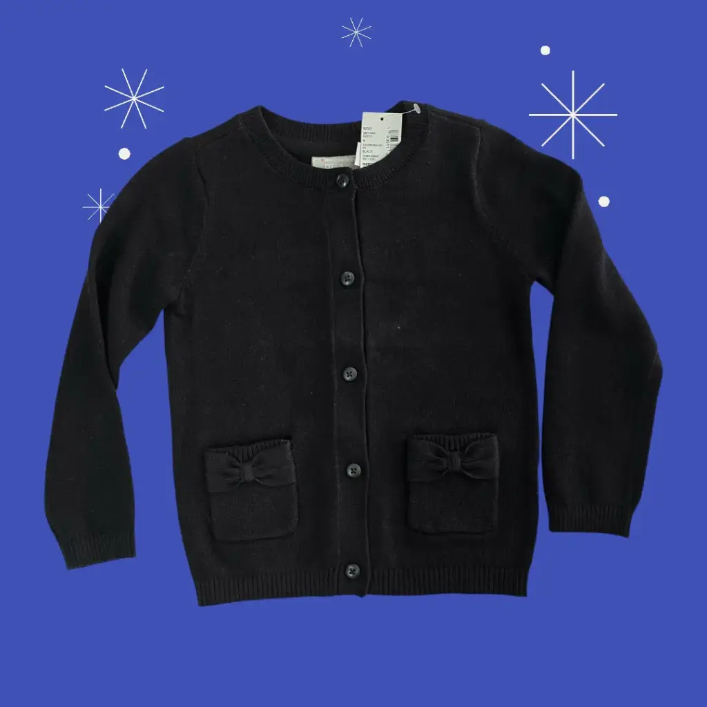 Sweater con bolsillos color negro, talla 2t