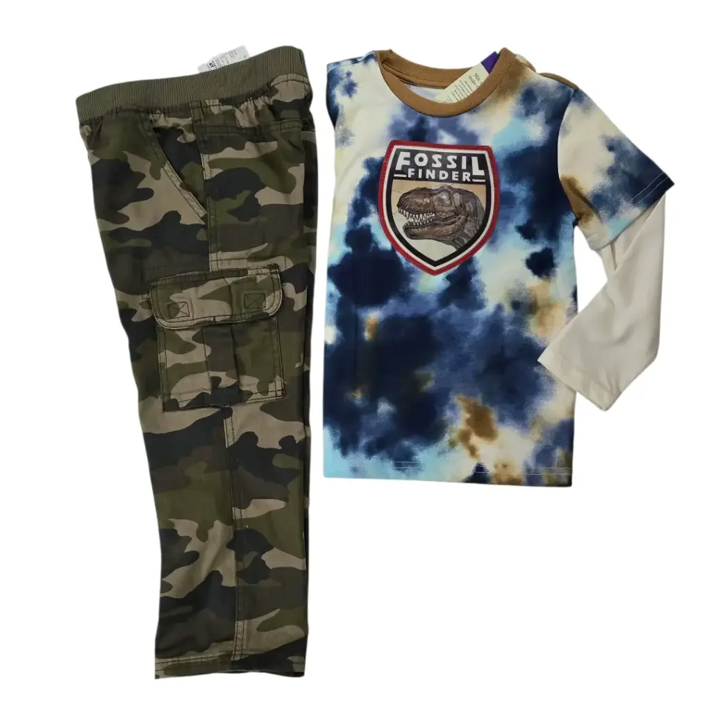 Camiseta con dibujo 3d🦖dinosaurios  y pantalón bombero talla 4