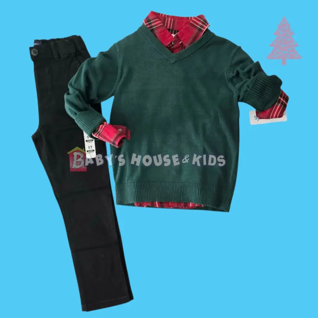 Outfit con sweater verde con pantalón oscuro