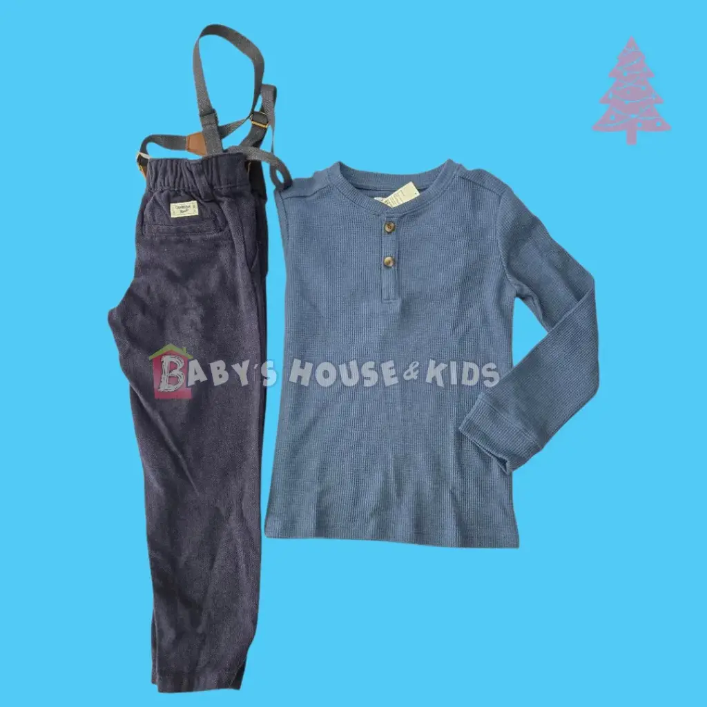 Camisa azul stretch y pantalón con tirantes, talla 5