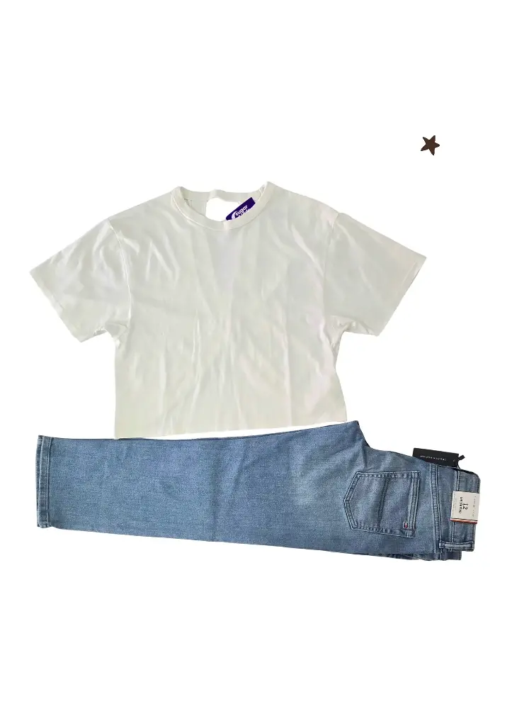 Set con camisa escotada por la parte de atrás y Jean Tommy ancho talla 12