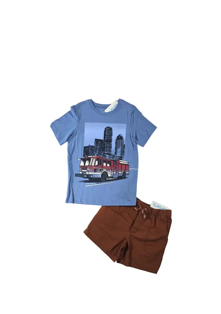 Camiseta y short cómodo, con regulador en la cintura. Talla 6
