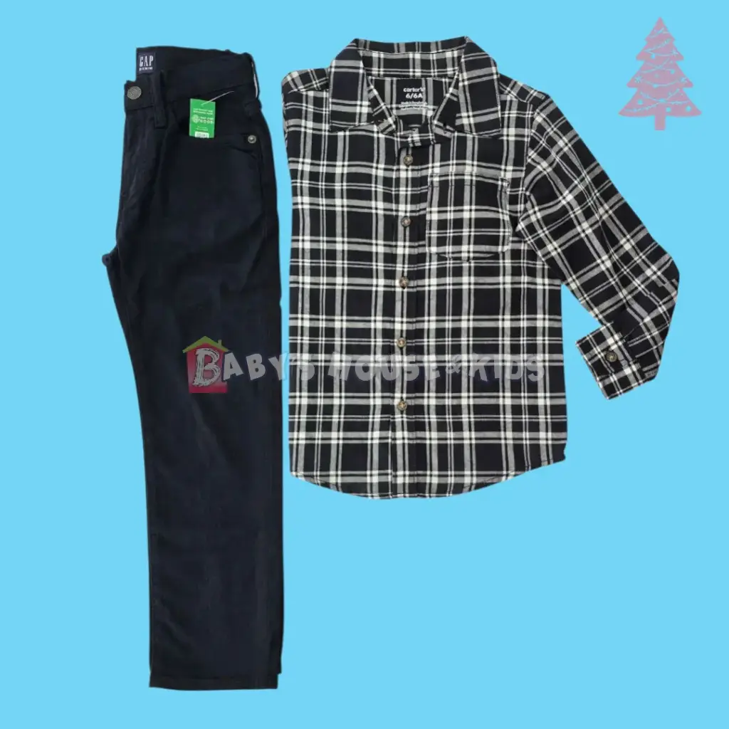 Manga larga cuadriculada de botones y pantalón negro, talla 7