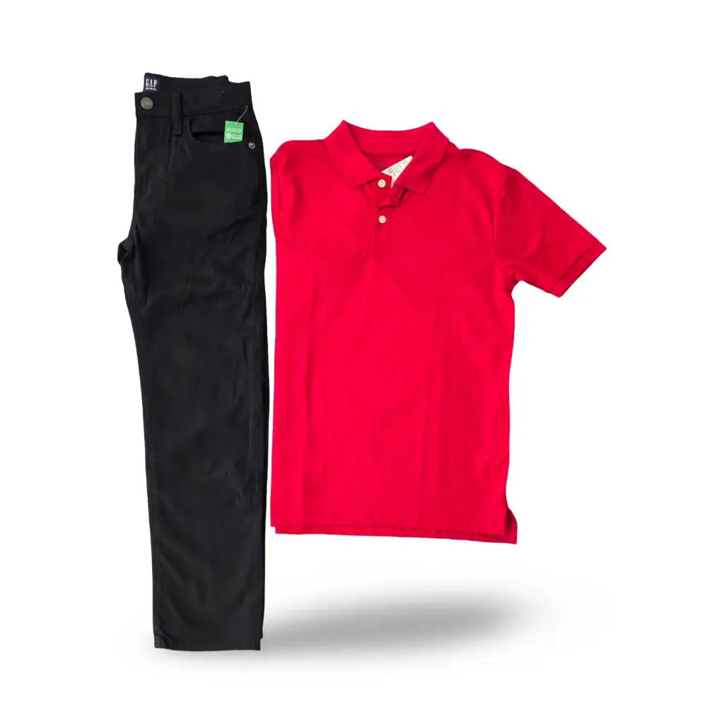 Polo roja y pantalón recto, talla 10