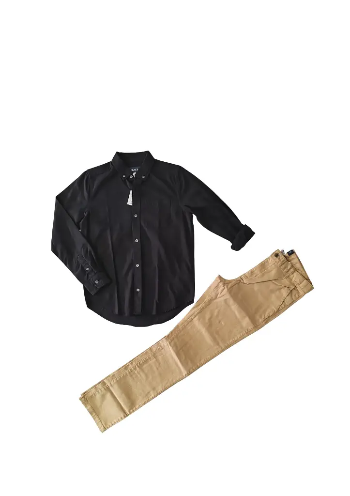 Camisa manga larga color negro y pantalón formal talla 10 
