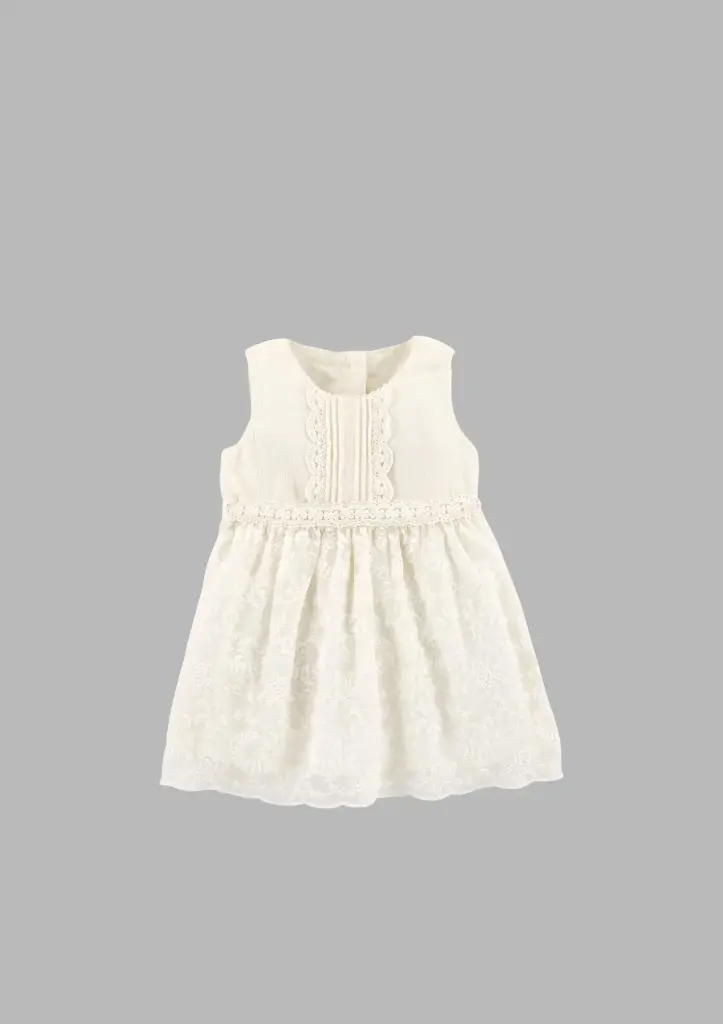 Vestido con estilos bordados color ivory talla 12 meses