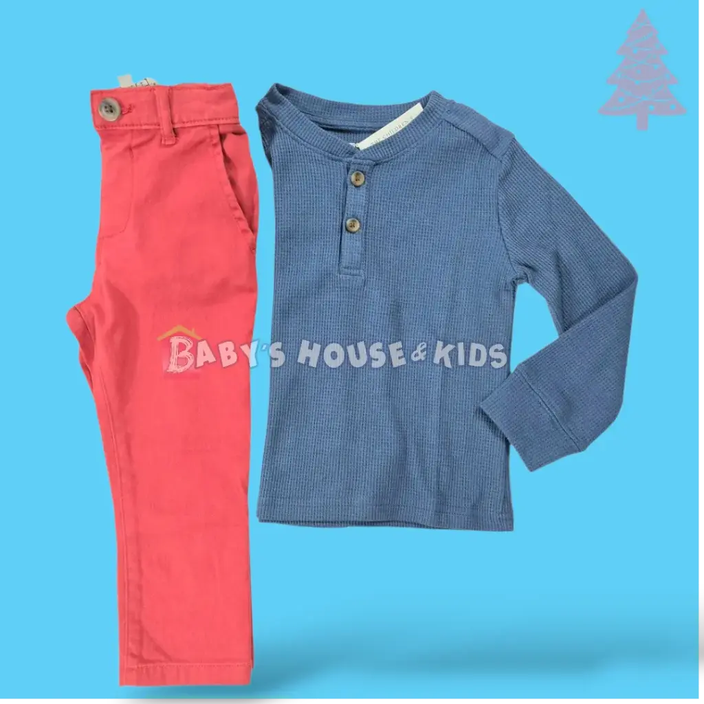 Manga larga cuello chino y pantalón rojo, talla 2t  