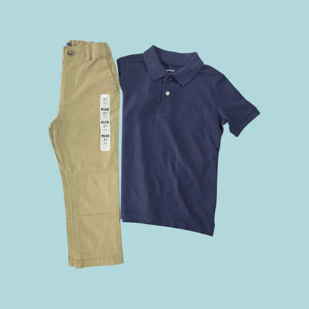 Camisa  polo azul marino y pantalón caki, talla 3t 