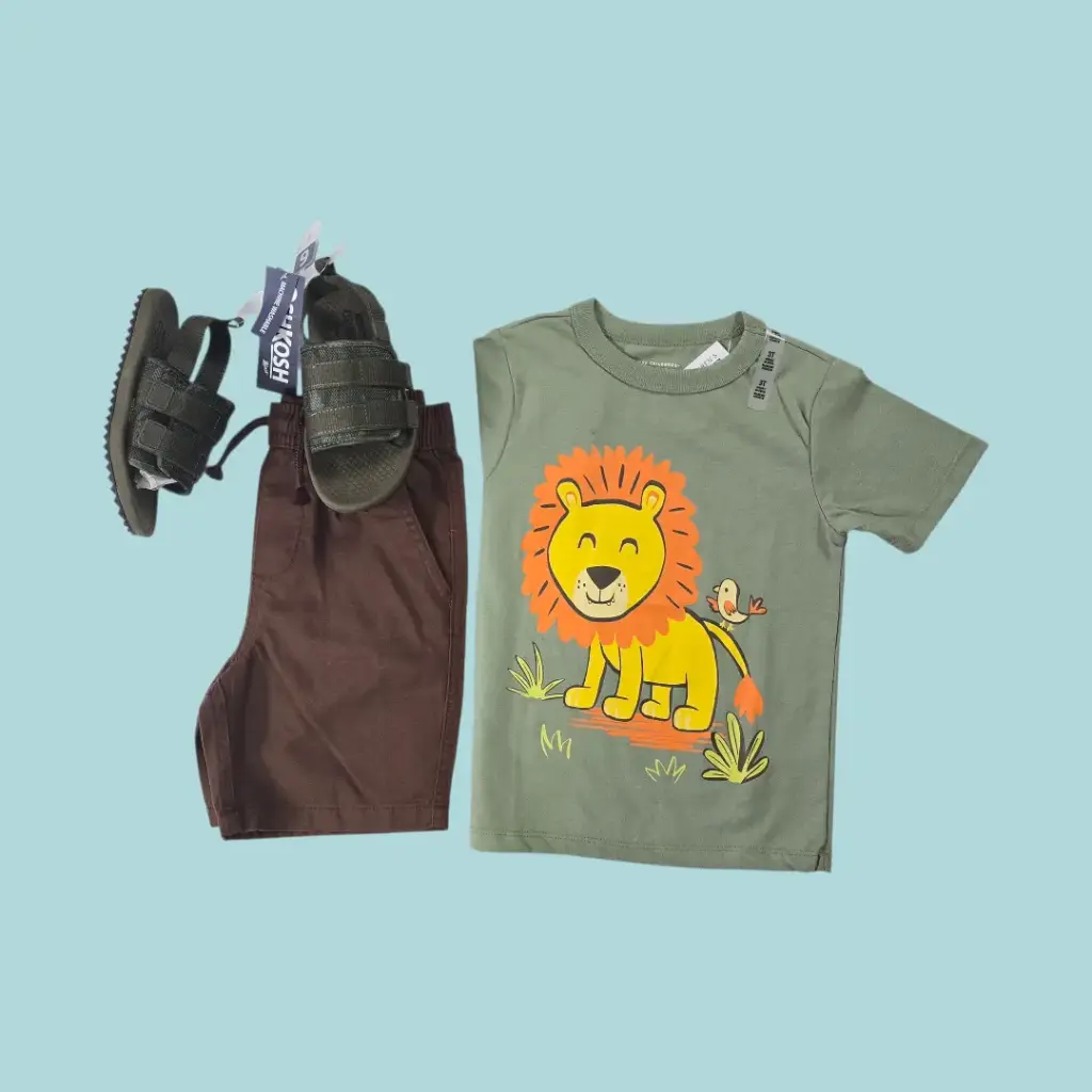 Camiseta , short café y sandalias, talla 3t  