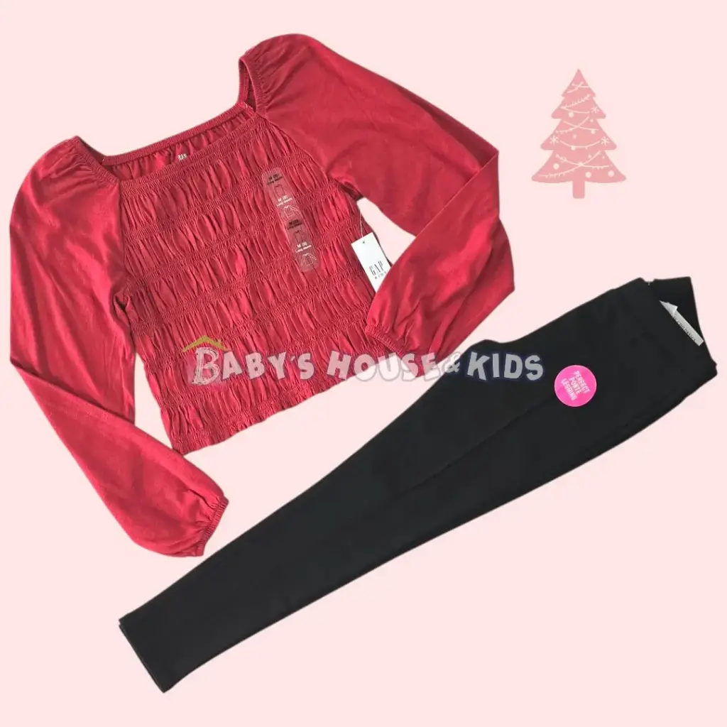 Blusa manga larga roja, talle corto y pantalón negro, talla 8