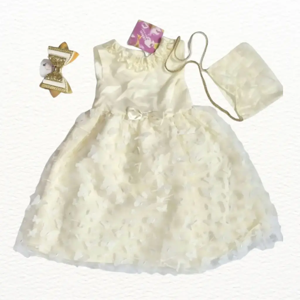 Vestido pomposo con carterita, talla 6