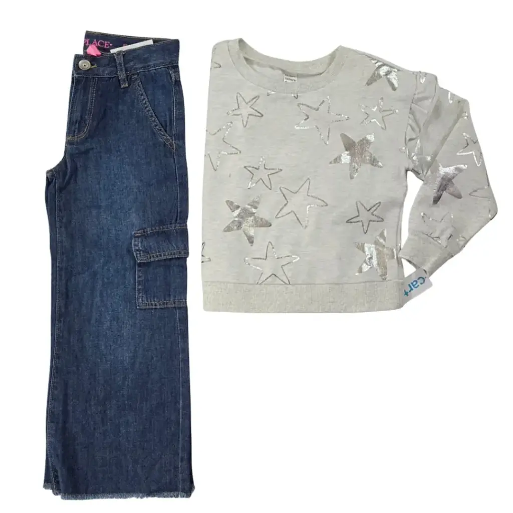 Camisa tipo suéter con estrellas plateadas y Jeans cargo ancho, talla 4t 