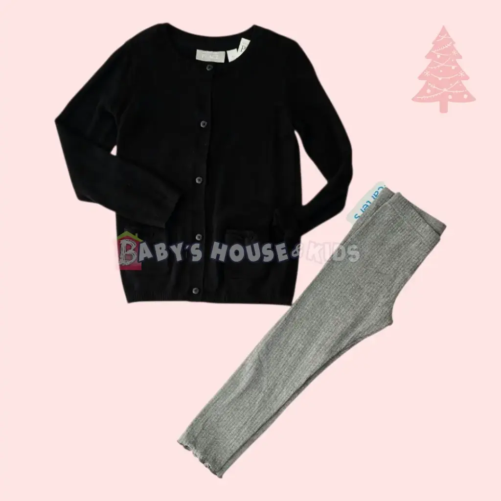 Suéter negro de botones y legging gris, talla 5t