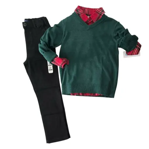 Outfit con sweater color verde y pantalón, talla 5t