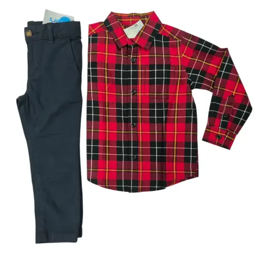 Manga larga cuadriculada de botones y pantalón negro, talla 3t 