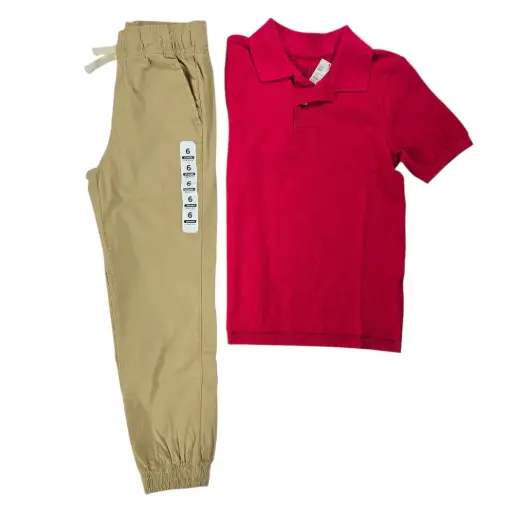 Polo roja y jogger, talla 6