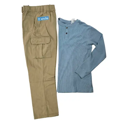 Camisa stretch y pantalón cargo + ancho, talla 16