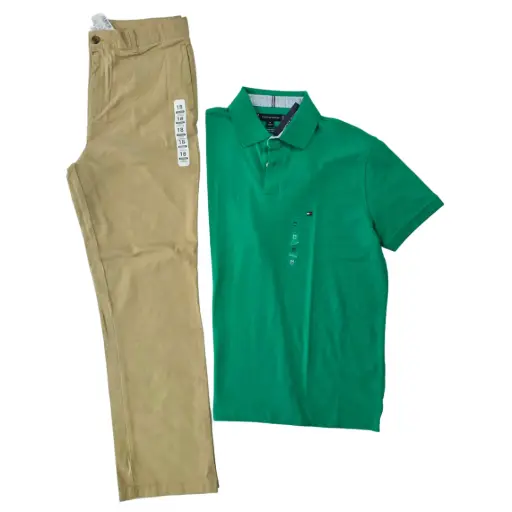 Polo verde talla M y pantalón caky talla 20 (equivale a talla 31