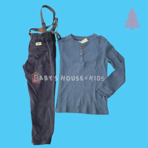 Camisa azul stretch y pantalón con tirantes, talla 5