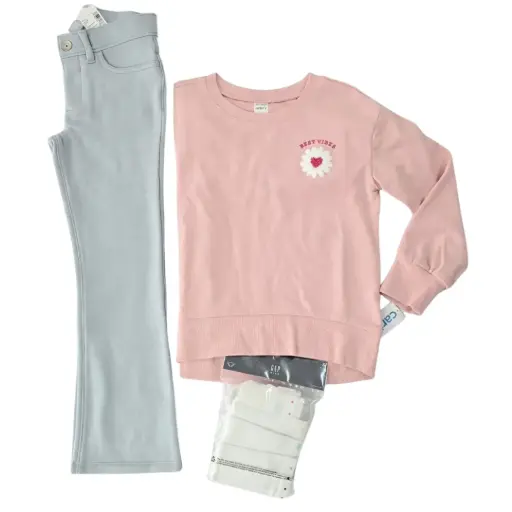 Blusa tipo suéter y pantalón gris, talla 7