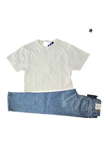 Set con camisa escotada por la parte de atrás y Jean Tommy ancho talla 12