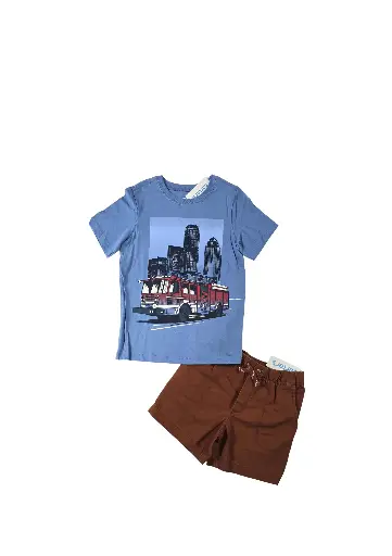 Camiseta y short cómodo, con regulador en la cintura. Talla 6
