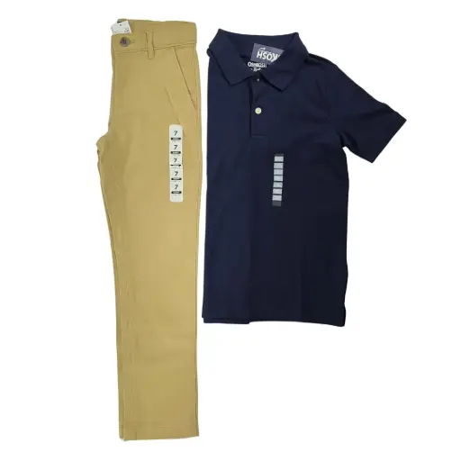 Camisa tipo polo y pantalón caqui, talla 7