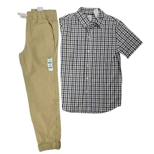 Manga corta de botones y jogger caqui, talla 7