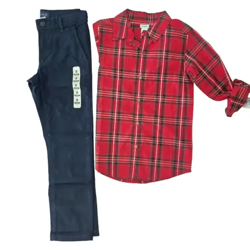 Camisa Roja a cuadros y pantalón oscuro, talla 8