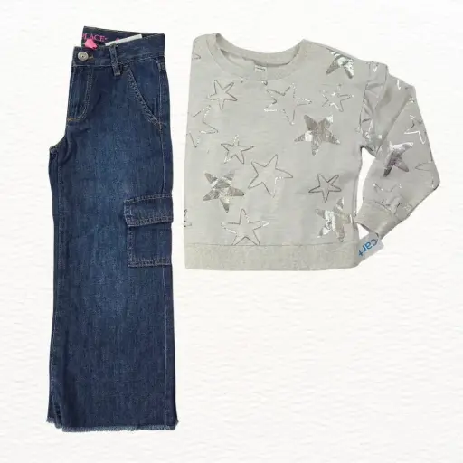 Camisa tipo suéter con estrellas plateadas y Jeans cargo ancho, talla 5t 