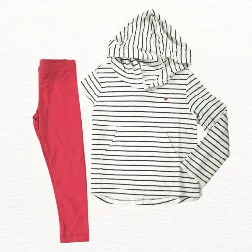 Camisa tipo hoodie y legging, talla 5t 