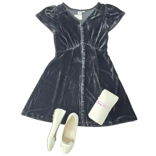 Vestido negro de pana con botones, talla 7